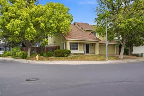Exterior - 635 Menay Dr, Tracy, CA 95376 photo 4 of 10