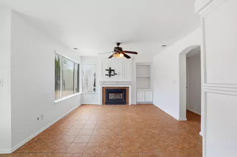 Living - 635 Menay Dr, Tracy, CA 95376 photo 4 of 5