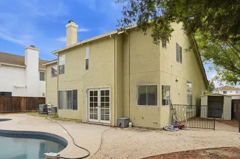 Exterior - 635 Menay Dr, Tracy, CA 95376 photo 7 of 10