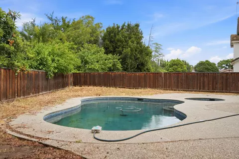 Exterior - 635 Menay Dr, Tracy, CA 95376 photo 10 of 10