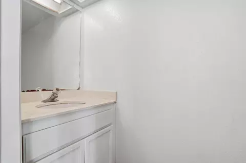 Bath - 635 Menay Dr, Tracy, CA 95376 photo 1 of 4