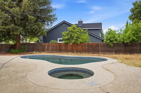 Exterior - 635 Menay Dr, Tracy, CA 95376 photo 9 of 10