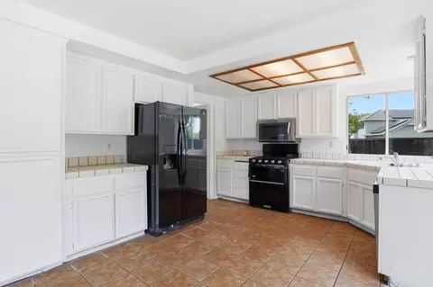Kitchen - 635 Menay Dr, Tracy, CA 95376 photo 3 of 4