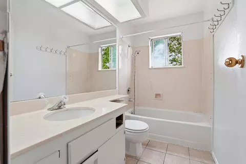 Bath - 635 Menay Dr, Tracy, CA 95376 photo 4 of 4