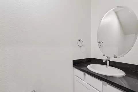 Bath - 3021 Havencove Way, Modesto, CA 95355 photo 2 of 2