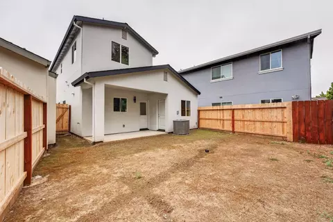 Exterior - 3021 Havencove Way, Modesto, CA 95355 photo 6 of 7