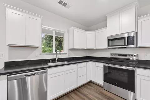 Kitchen - 3021 Havencove Way, Modesto, CA 95355 photo 2 of 2