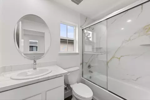 Bath - 3021 Havencove Way, Modesto, CA 95355 photo 1 of 2