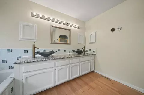 Bath - 12511 Tabeaud Rd, Pine Grove, CA 95665 photo 1 of 5
