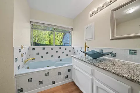 Bath - 12511 Tabeaud Rd, Pine Grove, CA 95665 photo 2 of 5