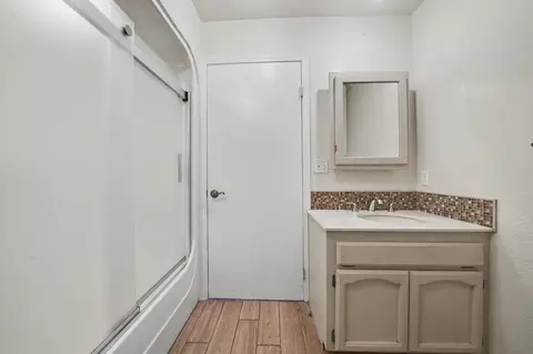 Bath - 12511 Tabeaud Rd, Pine Grove, CA 95665 photo 4 of 5