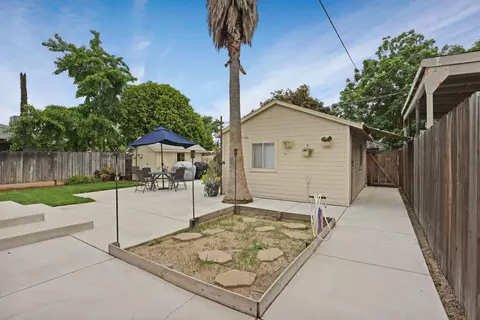 Exterior - 134 E Washington St, Ripon, CA 95366 photo 9 of 11