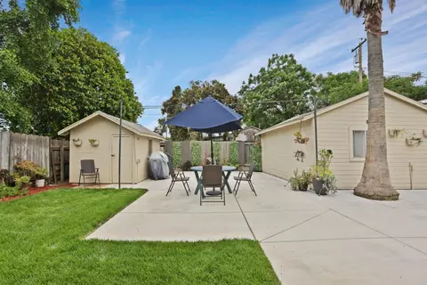 Exterior - 134 E Washington St, Ripon, CA 95366 photo 6 of 11