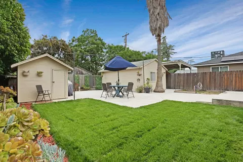 Exterior - 134 E Washington St, Ripon, CA 95366 photo 5 of 11