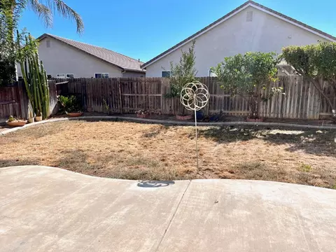 Exterior - 1450 Longhorn Ln, Patterson, CA 95363 photo 2 of 2