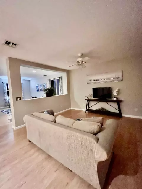Living - 1450 Longhorn Ln, Patterson, CA 95363 photo 5 of 8