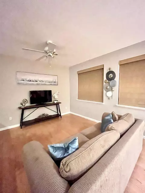 Living - 1450 Longhorn Ln, Patterson, CA 95363 photo 4 of 8