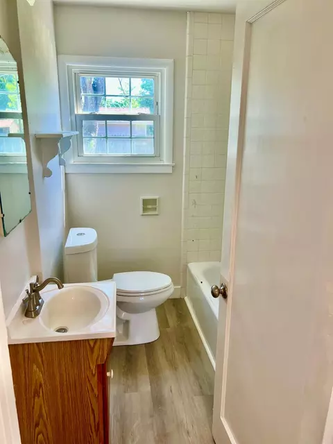 Bath - 5204 Marconi Ave, Carmichael, CA 95608 photo 1 of 1