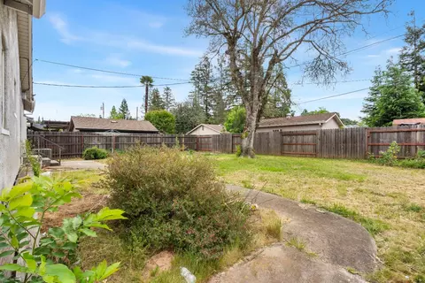 Exterior - 5204 Marconi Ave, Carmichael, CA 95608 photo 4 of 6
