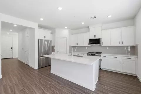 1243 Leonhardt Loop, Lincoln, CA 95648 photo 2