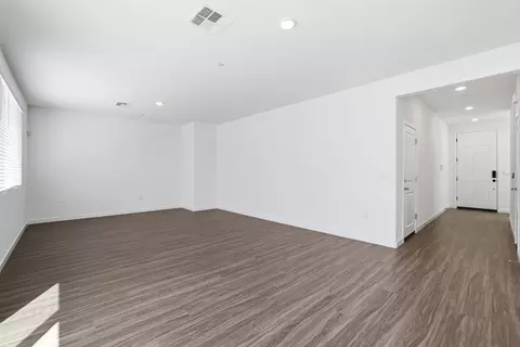 1243 Leonhardt Loop, Lincoln, CA 95648 photo 4