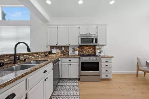 Kitchen - 118 Farham, Folsom, CA 95630 photo 1 of 2