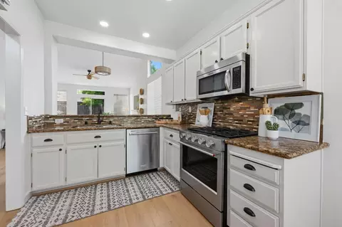 Kitchen - 118 Farham, Folsom, CA 95630 photo 2 of 2