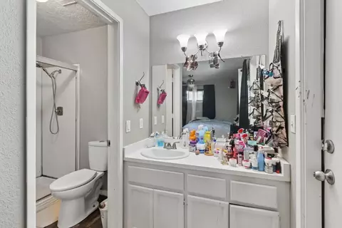 Bath - 2716 Zachman Way, Carmichael, CA 95608 photo 1 of 4