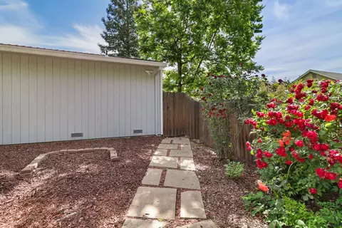 Exterior - 2716 Zachman Way, Carmichael, CA 95608 photo 12 of 17