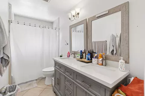 Bath - 2716 Zachman Way, Carmichael, CA 95608 photo 2 of 4