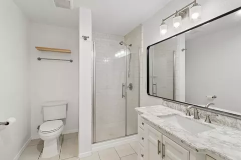 Bath - 2716 Zachman Way, Carmichael, CA 95608 photo 3 of 4