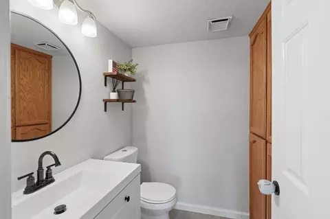 Bath - 1004 Shasta Ave, Modesto, CA 95358 photo 7 of 7