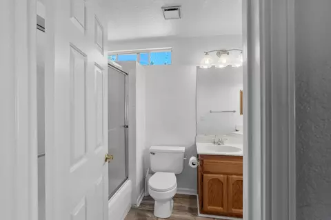 Bath - 1004 Shasta Ave, Modesto, CA 95358 photo 4 of 7
