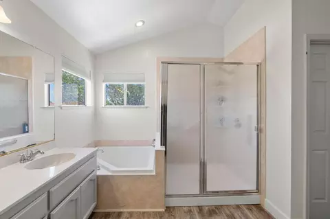 Bath - 1004 Shasta Ave, Modesto, CA 95358 photo 3 of 7