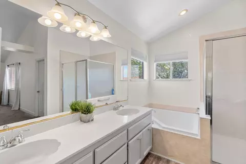 Bath - 1004 Shasta Ave, Modesto, CA 95358 photo 2 of 7