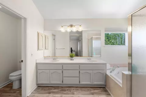 Bath - 1004 Shasta Ave, Modesto, CA 95358 photo 1 of 7