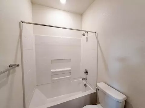 Bath - 1789 Jade Pl, Tracy, CA 95377 photo 5 of 7