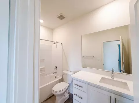Bath - 1789 Jade Pl, Tracy, CA 95377 photo 3 of 7