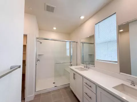 Bath - 1789 Jade Pl, Tracy, CA 95377 photo 1 of 7