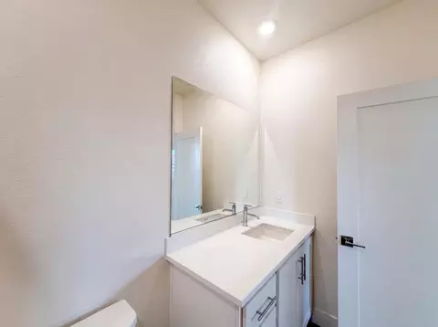 Bath - 1789 Jade Pl, Tracy, CA 95377 photo 4 of 7
