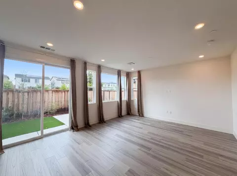 Living - 1789 Jade Pl, Tracy, CA 95377 photo 3 of 3