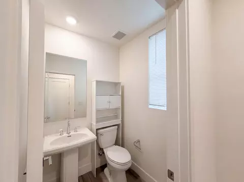 Bath - 1789 Jade Pl, Tracy, CA 95377 photo 6 of 7