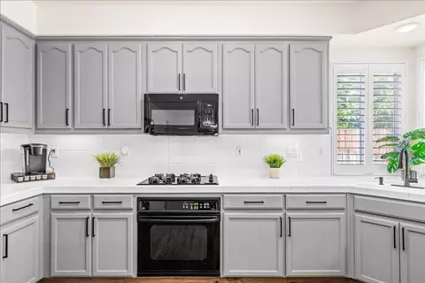 Kitchen - 1164 Silver Brook Pl, Manteca, CA 95337 photo 2 of 6