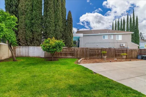 Exterior - 1164 Silver Brook Pl, Manteca, CA 95337 photo 16 of 18