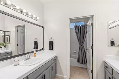 Bath - 1164 Silver Brook Pl, Manteca, CA 95337 photo 2 of 7