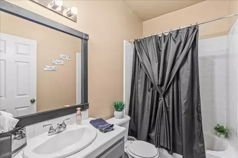 Bath - 1164 Silver Brook Pl, Manteca, CA 95337 photo 1 of 7