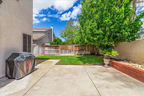 Exterior - 1164 Silver Brook Pl, Manteca, CA 95337 photo 8 of 18