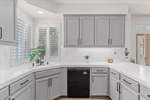 Kitchen - 1164 Silver Brook Pl, Manteca, CA 95337 photo 4 of 6