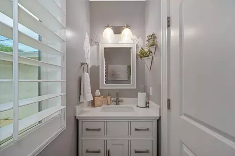 Bath - 11320 Colony Rd, Wilton, CA 95693 photo 1 of 7