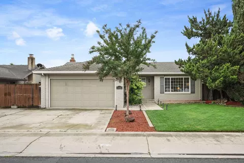 108 Ridge Dr, Lodi, CA 95240